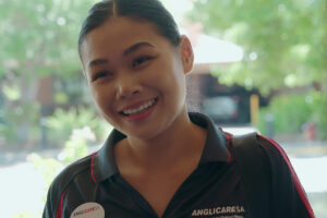 A photo of Tia smiling.