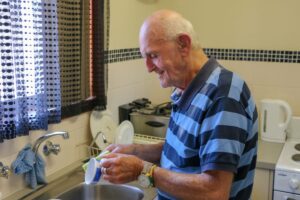 Alf doing the dishes at home